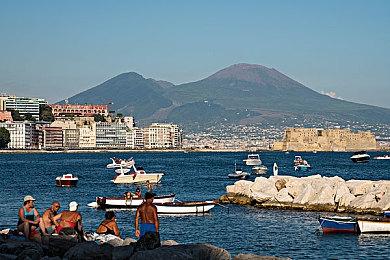 国产科幻游戏《异宇星还》新演示 黑丝兔女郎陪伴